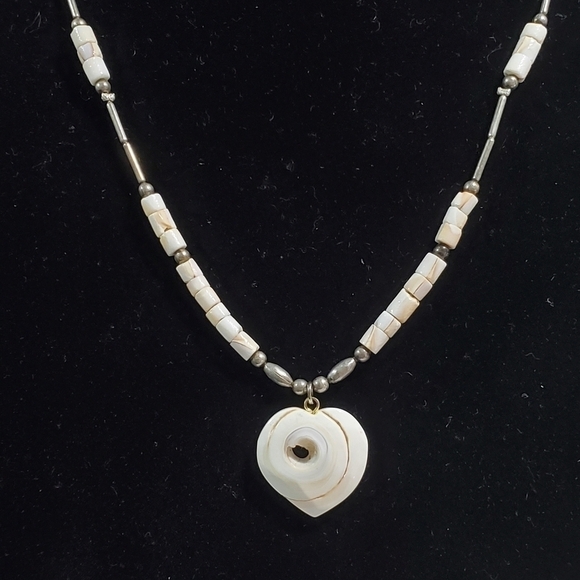 Vintage Shell Heart & Silvertone necklace barrel clasp Hawaiian - Picture 3 of 8